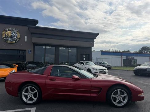 Used 2000 Chevrolet Corvette Coupe w/ Performance Handling Pkg RWD image 12