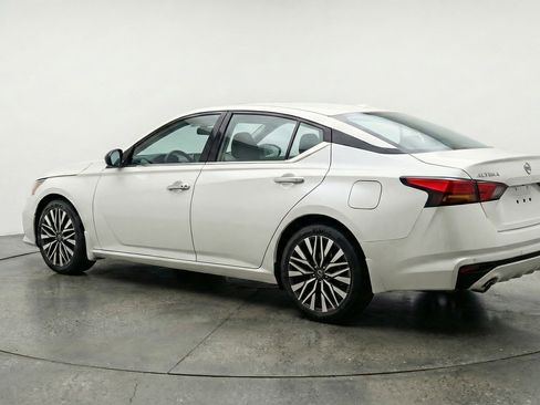 Used 2025 Nissan Altima 2.5 SV image 6