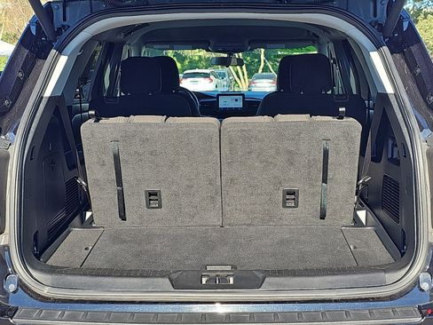 Used 2023 Ford Explorer XLT image 13