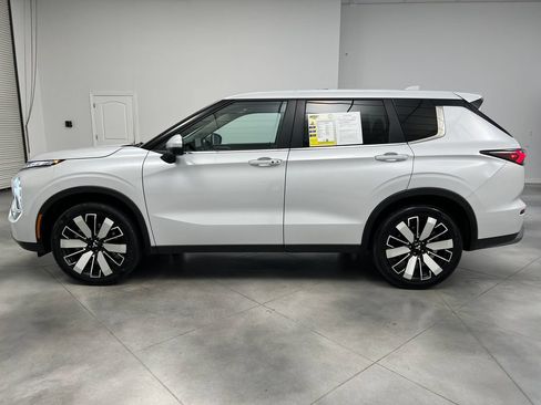 Used 2025 Mitsubishi Outlander SE AWD/4WD image 5