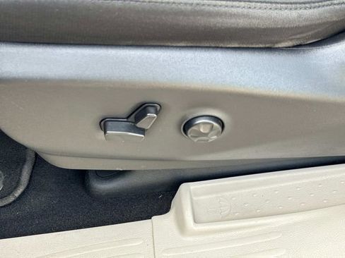 Used 2023 Chrysler Voyager LX FWD image 26
