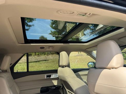 Used 2022 Ford Explorer Platinum w/ Equipment Group 601A image 11