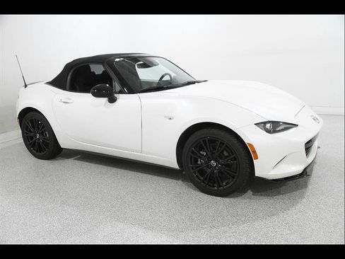 Certified 2024 MAZDA MX-5 Miata Club RWD image 2