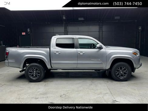 Used 2021 Toyota Tacoma SR5 AWD/4WD image 7