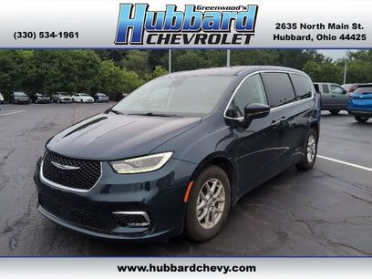 Used 2023 Chrysler Pacifica Touring-L