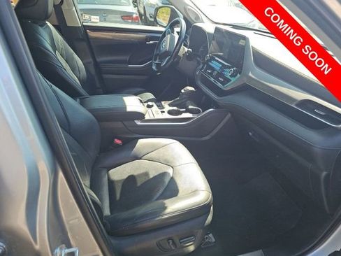 Used 2021 Toyota Highlander Platinum image 10