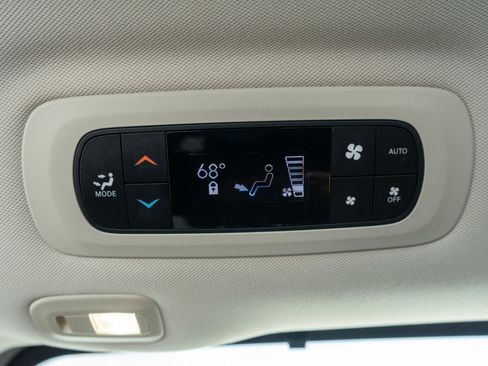 Used 2017 Chrysler Pacifica Limited w/ UConnect Theater Package image 31