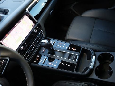 Used 2025 Porsche Macan S image 20