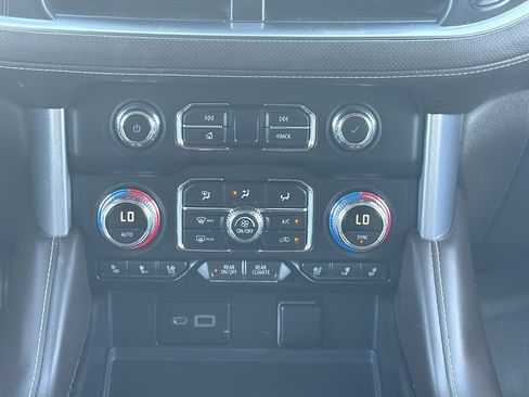 Used 2022 GMC Yukon XL SLT w/ SLT Luxury Package image 24