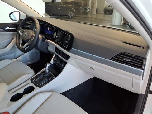 Certified 2023 Volkswagen Jetta SE w/ Panoramic Sunroof Package FWD image 21