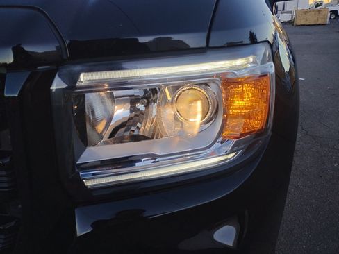 Used 2022 GMC Canyon Elevation w/ Trailering Package image 9