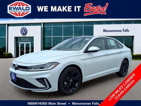 Used 2025 Volkswagen Jetta SE w/ Sunroof Package FWD image 3