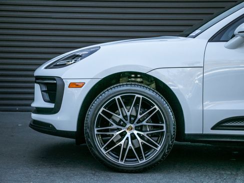 Certified 2026 Porsche Macan image 17