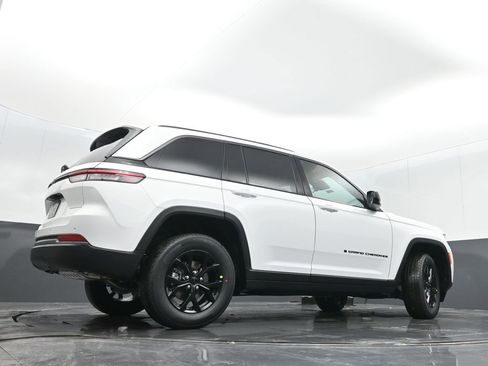 New 2026 Jeep Grand Cherokee Altitude image 35