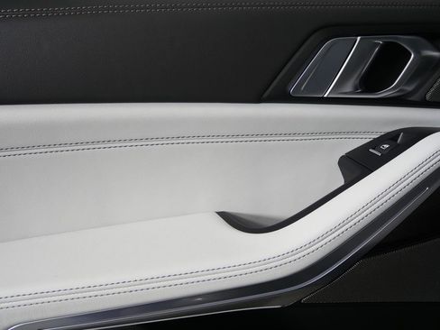 Used 2026 BMW X5 xDrive40i w/ Premium Package image 13