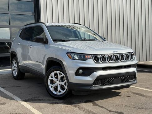 Used 2024 Jeep Compass Latitude image 3