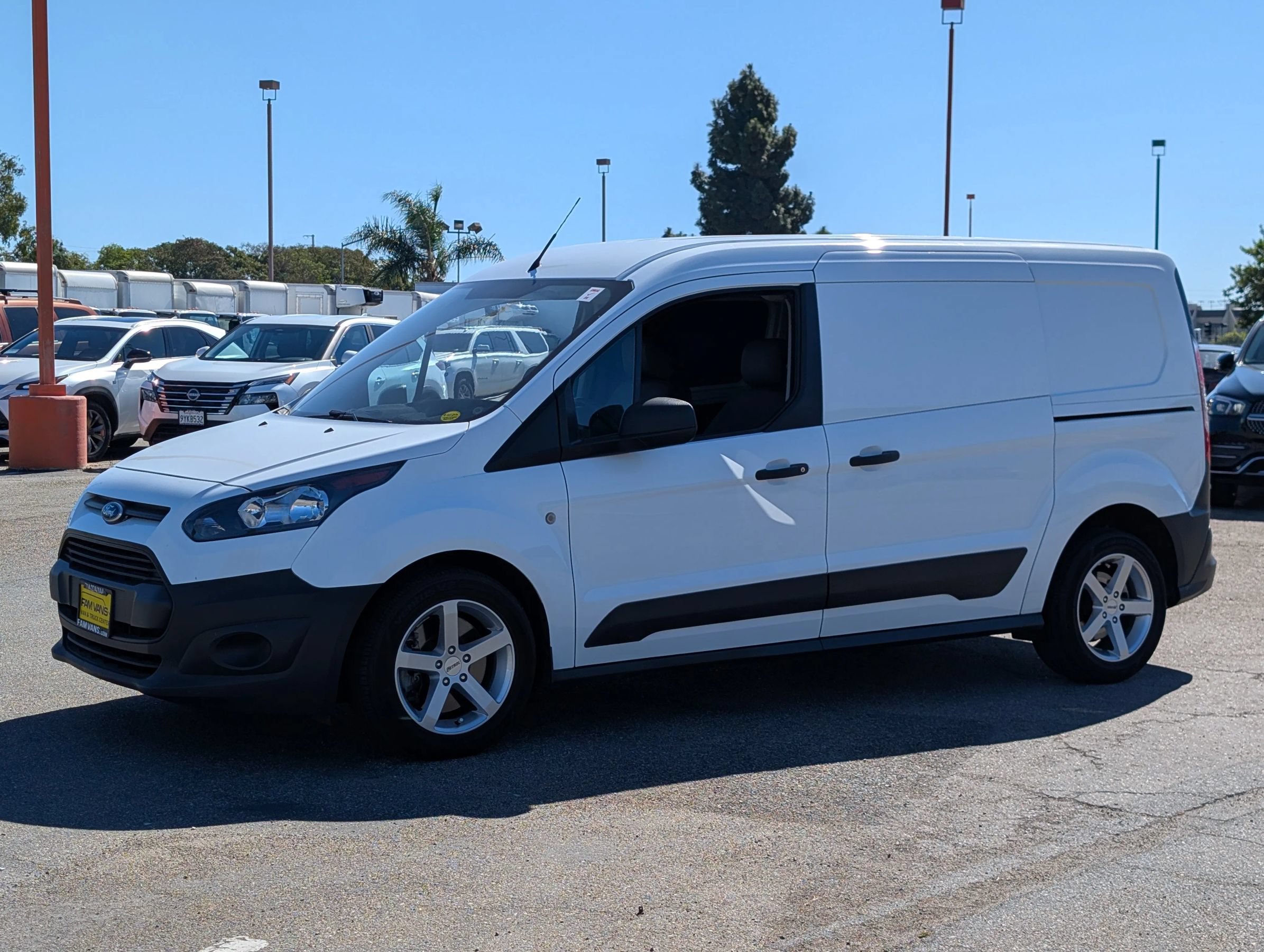 Used 2017 Ford Transit Connect XL FWD image 3