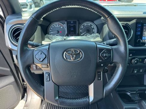 Used 2019 Toyota Tacoma TRD Sport AWD/4WD image 23