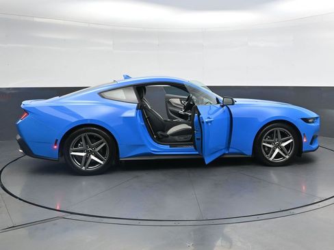 Used 2025 Ford Mustang Premium RWD image 38