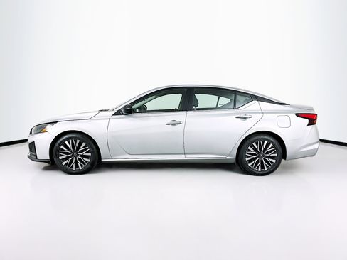 Used 2024 Nissan Altima 2.5 SV image 4