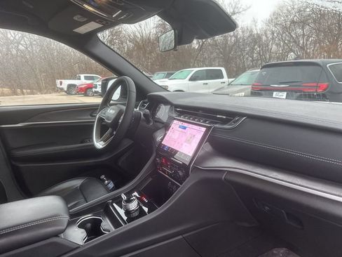 Used 2025 Jeep Grand Cherokee Limited image 15