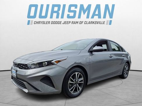 Used 2023 Kia Forte LXS FWD image 3