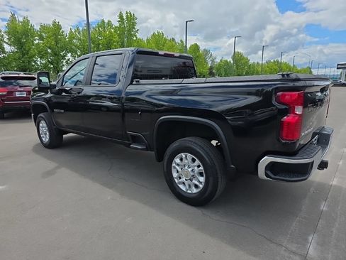 Used 2022 Chevrolet Silverado 2500 LT w/ Convenience Package AWD/4WD image 3