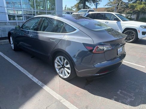 Used 2018 Tesla Model 3 Long Range RWD image 4
