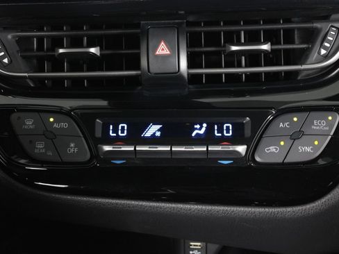 Used 2020 Toyota C-HR XLE FWD image 21