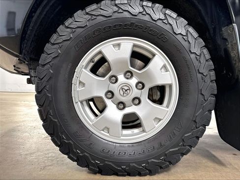 Used 2015 Toyota Tacoma 4x4 Double Cab w/ TRD Off-Road Package image 11