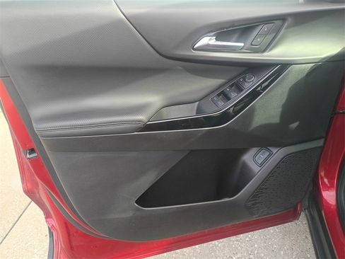 Used 2025 Chevrolet Equinox LT w/ Convenience Package II image 9