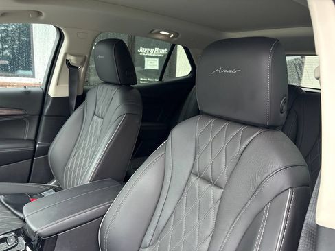 Used 2023 Buick Envision Avenir FWD image 3