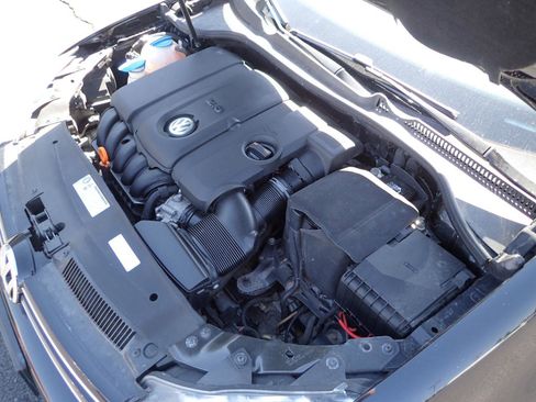 Used 2013 Volkswagen Jetta SE FWD image 22