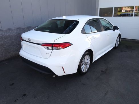 Used 2024 Toyota Corolla LE w/ LE Convenience Package FWD image 12