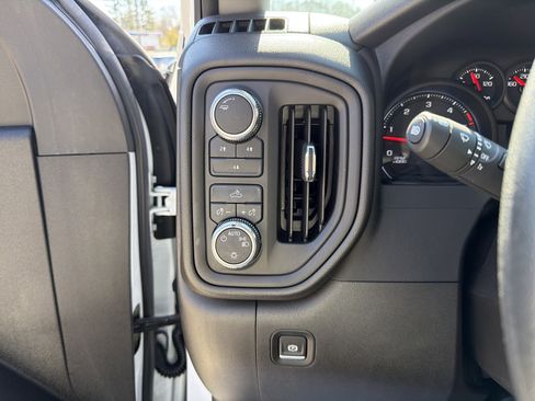 Used 2024 GMC Sierra 2500 Pro image 32