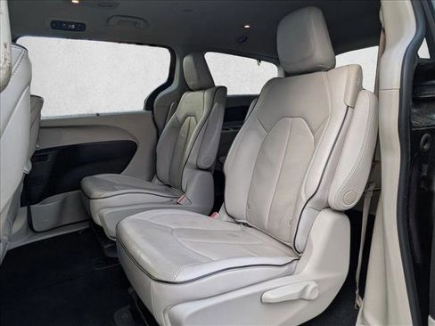 Used 2018 Chrysler Pacifica Limited w/ Advanced Safetytec Group image 17