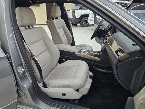 Used 2010 Mercedes-Benz E 350 Sedan w/ Premium 1 Pkg image 19