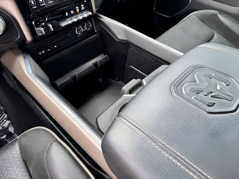 Used 2019 RAM 1500 Laramie AWD/4WD image 26