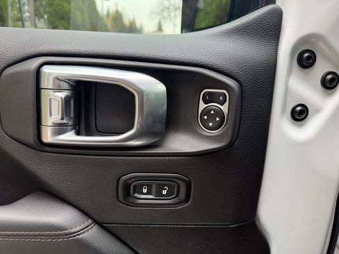 Used 2023 Jeep Wrangler Unlimited Rubicon 392 image 33