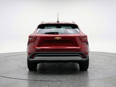 Used 2025 Chevrolet Trax LT w/ LT Convenience Package image 7