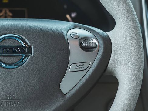 Used 2011 Nissan Leaf SL image 16