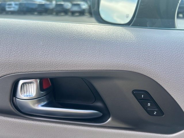 Used 2022 Chrysler Pacifica Touring-L FWD image 14
