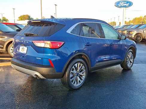 Certified 2022 Ford Escape Titanium image 6