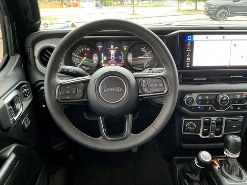 Used 2024 Jeep Wrangler Unlimited w/ Convenience Group image 5