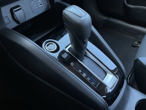 Used 2025 Nissan Versa SV image 33