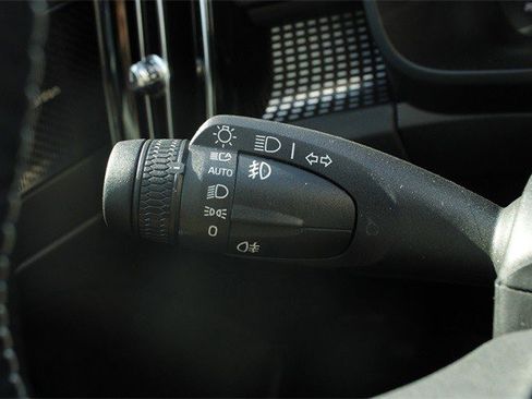 Used 2021 Volvo XC40 P8 Recharge w/ Advanced Package image 12