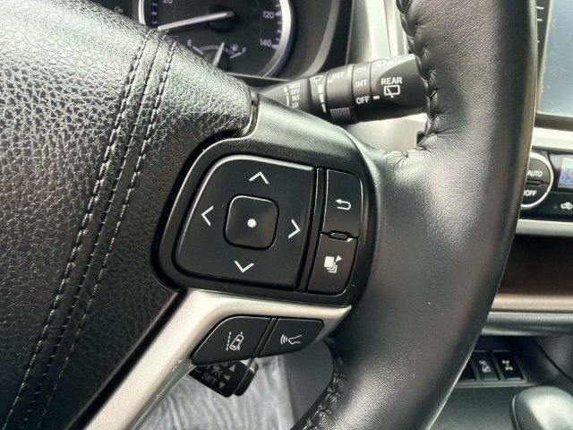 Used 2019 Toyota Highlander XLE AWD/4WD image 27