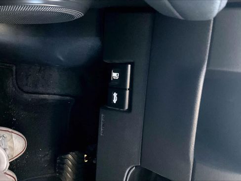 Used 2021 Nissan Kicks SR FWD image 30