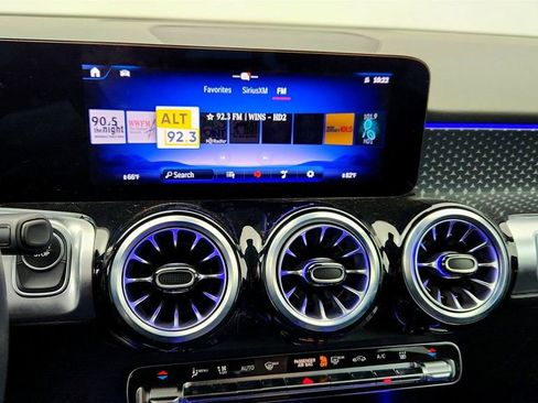 Used 2024 Mercedes-Benz EQB 300 4MATIC image 16