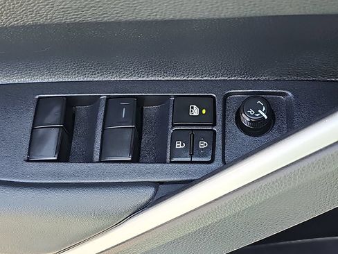 Used 2025 Toyota Corolla Cross AWD Hybrid w/ Convenience Package image 31